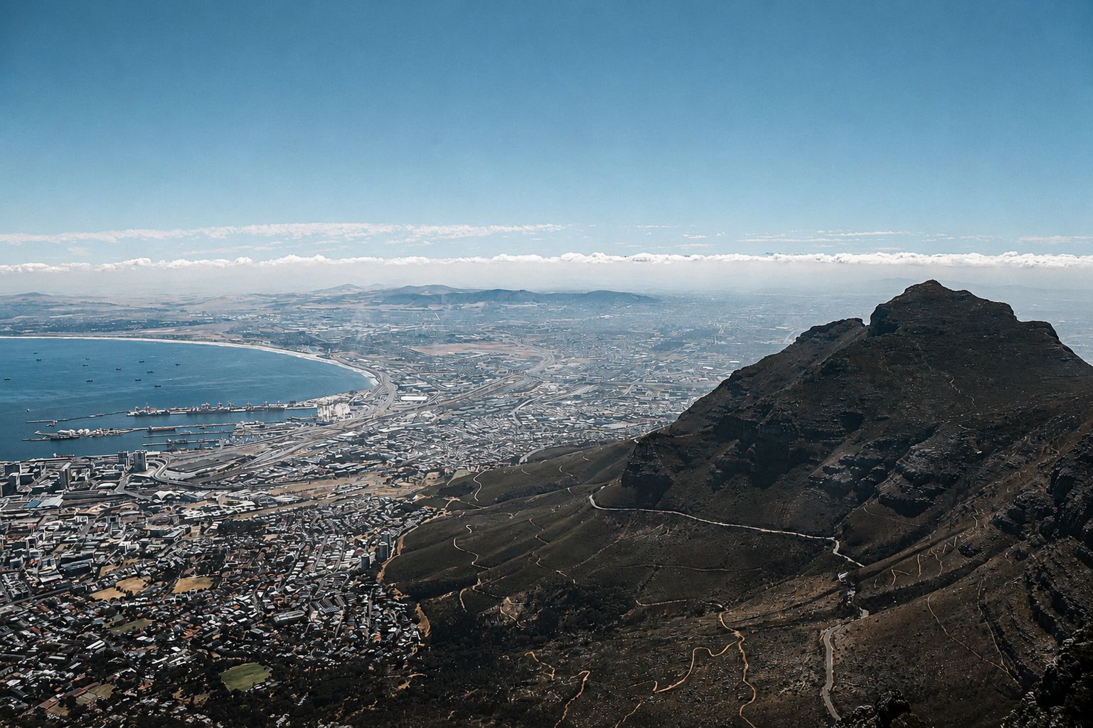 Cape Town from Table Mountain, ocean and harbour visible